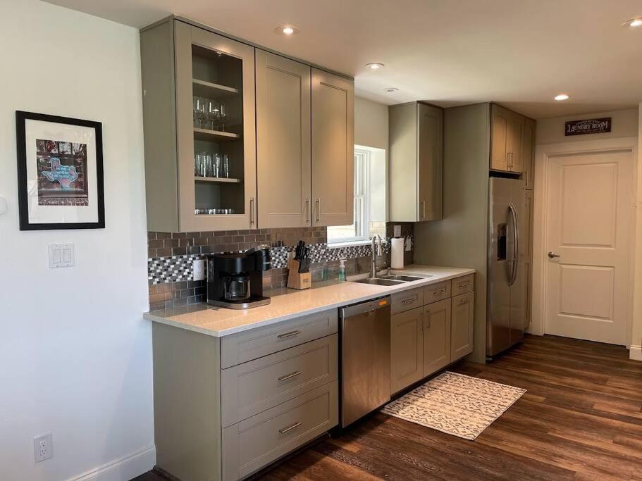 Lakeview Bungalow-Access To Lake, Pool, Gym, &Park Lago Vista Exterior photo