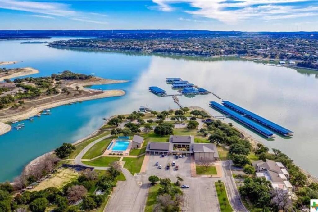 Lakeview Bungalow-Access To Lake, Pool, Gym, &Park Lago Vista Exterior photo